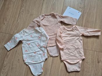 Lot 3 bodys Tape a l'œil