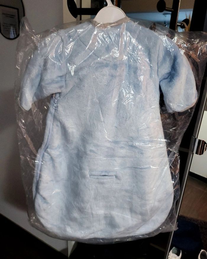 Magnifique gigoteuse polaire bleu clair layette taille 65 cm trois kilos sept - photo numéro 5