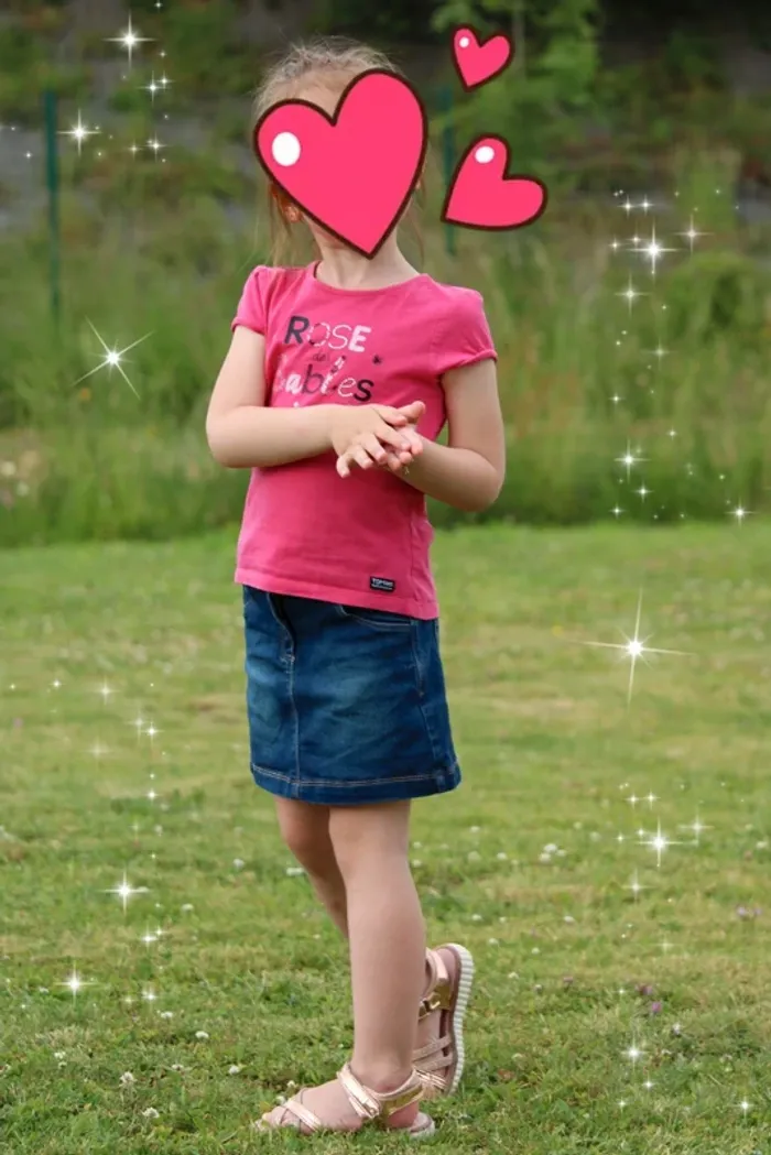 Lot de 2 t-shirts+ une jupe taille 5 ans. - photo numéro 8