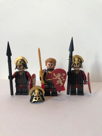 Figurine type lego Chef et 2 soldats Lannister. Game of thrones