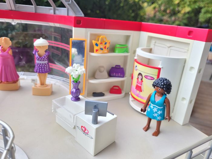Grand centre commercial playmobil 🛍 plein d'accessoires et de personnages - photo numéro 8