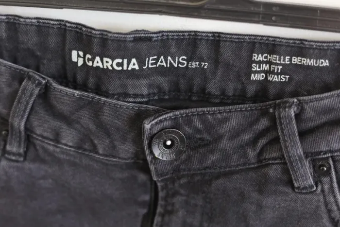 C60 short jeans noir Garcia 40 - photo numéro 2