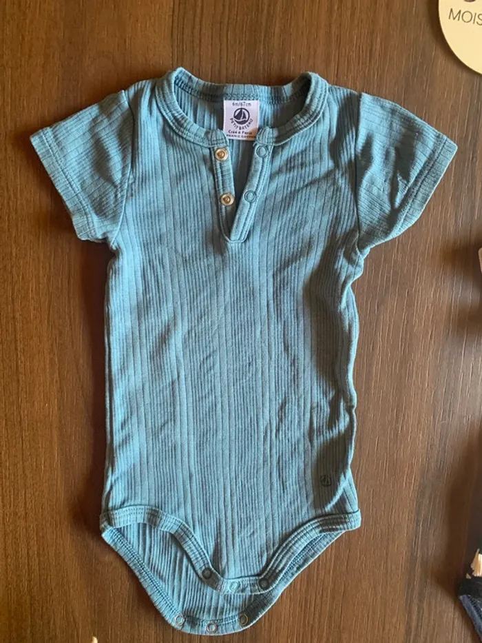 Lot bodies Petit Bateau 6 mois - photo numéro 3