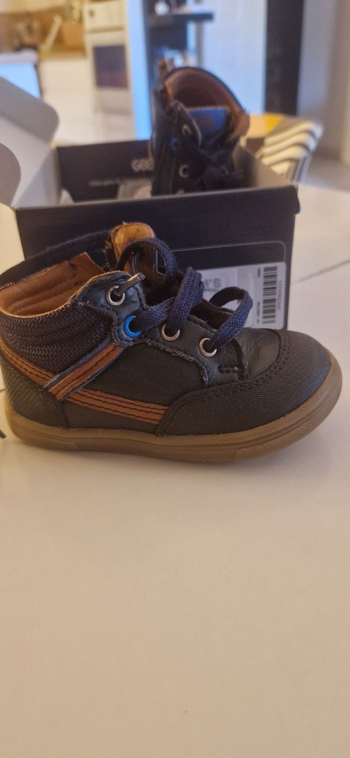 Chaussures enfant taille 21 - photo numéro 2
