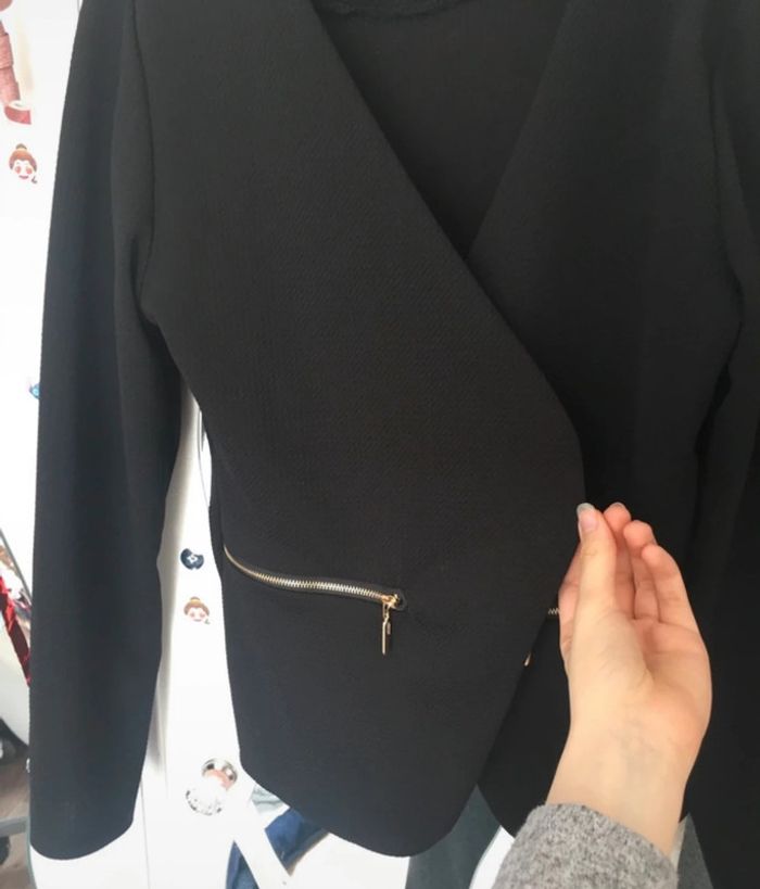 Veste noir avec détaille doré, fabriqué en Italie, S - photo numéro 2