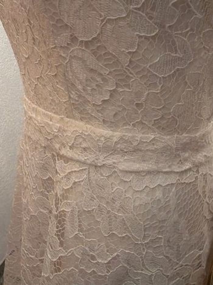 Robe de  cérémonie en dentelle de couleur ivoire - photo numéro 8