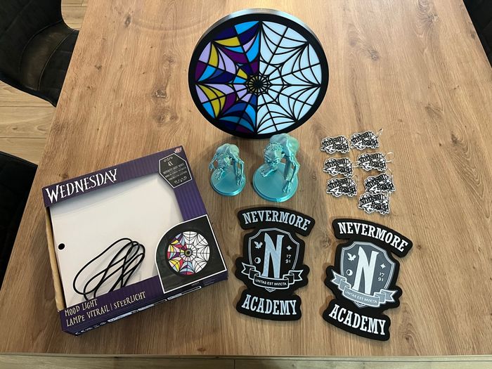 Lot Nevermore Academy Mercredi