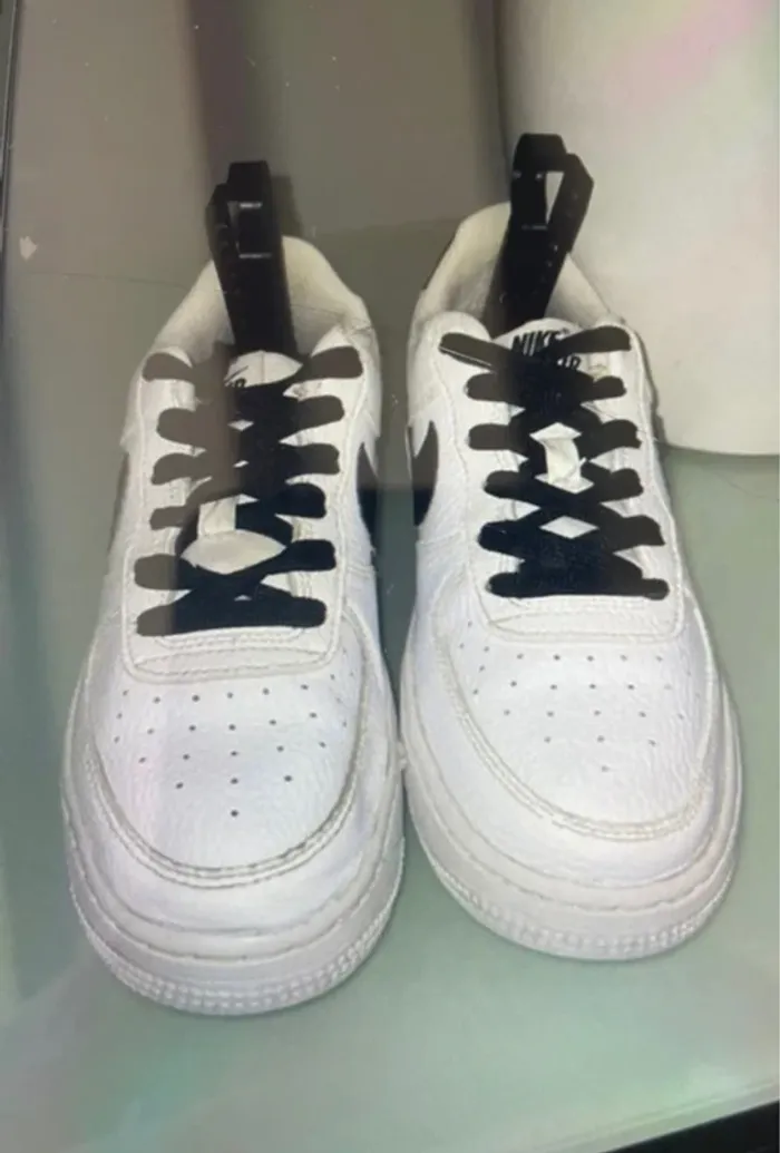 Baskets Nike Air Force 1 Blanches et Noires Pointure 36 - Bon État - photo numéro 2