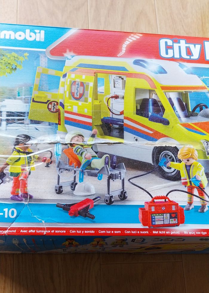 Playmobil City Life 71202 Ambulance avec effets lumineux et sonore neuf scellé - photo numéro 6