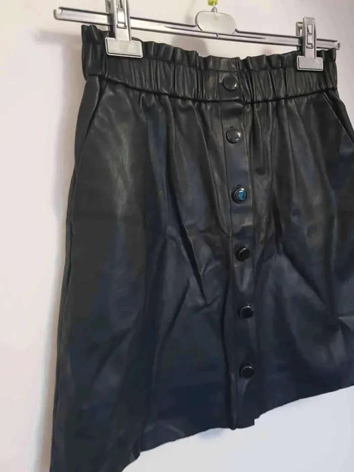 Jupe  simili  Promod taille  40 42 - photo numéro 2