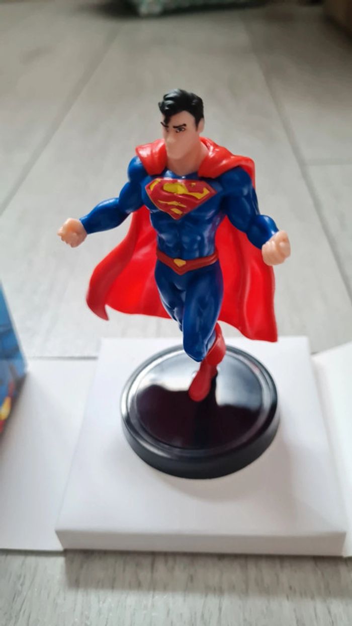 Figurine Superman lumineuse - photo numéro 2
