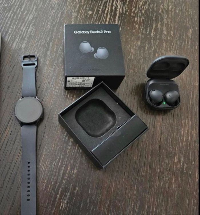 Samsung galaxy watch 5 + buds2 pro
