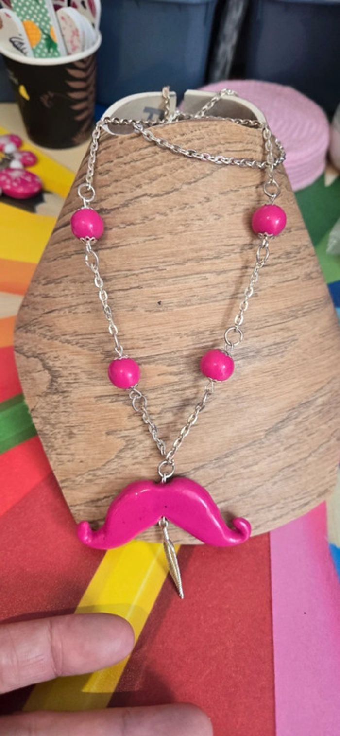 Collier sautoir moustache rose Fimo - photo numéro 4