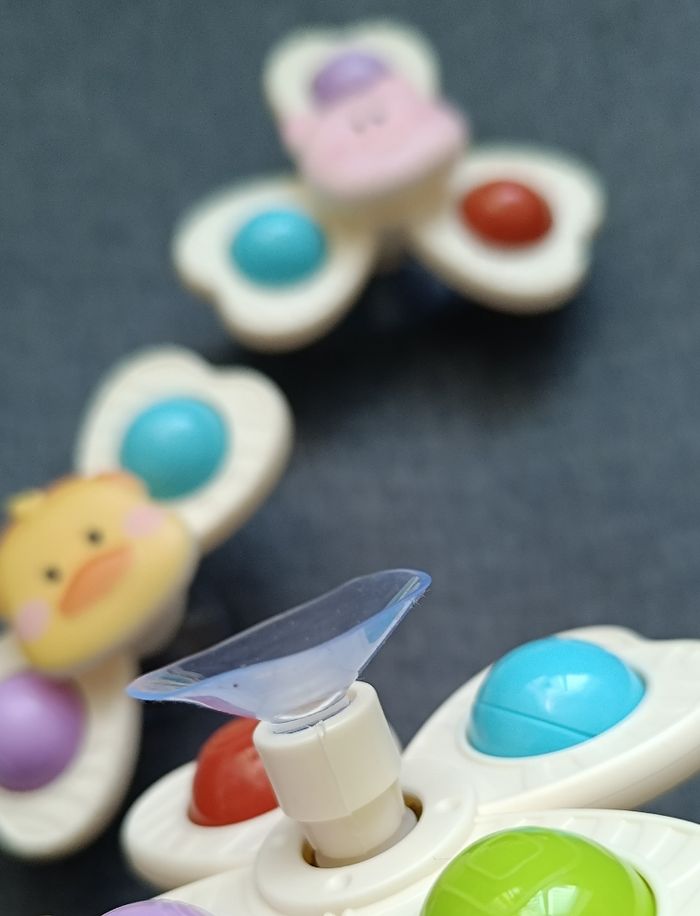 Lot de 3 Spinners . NEUFS ❤️🩵💚 lapin, canard, cochon - photo numéro 4