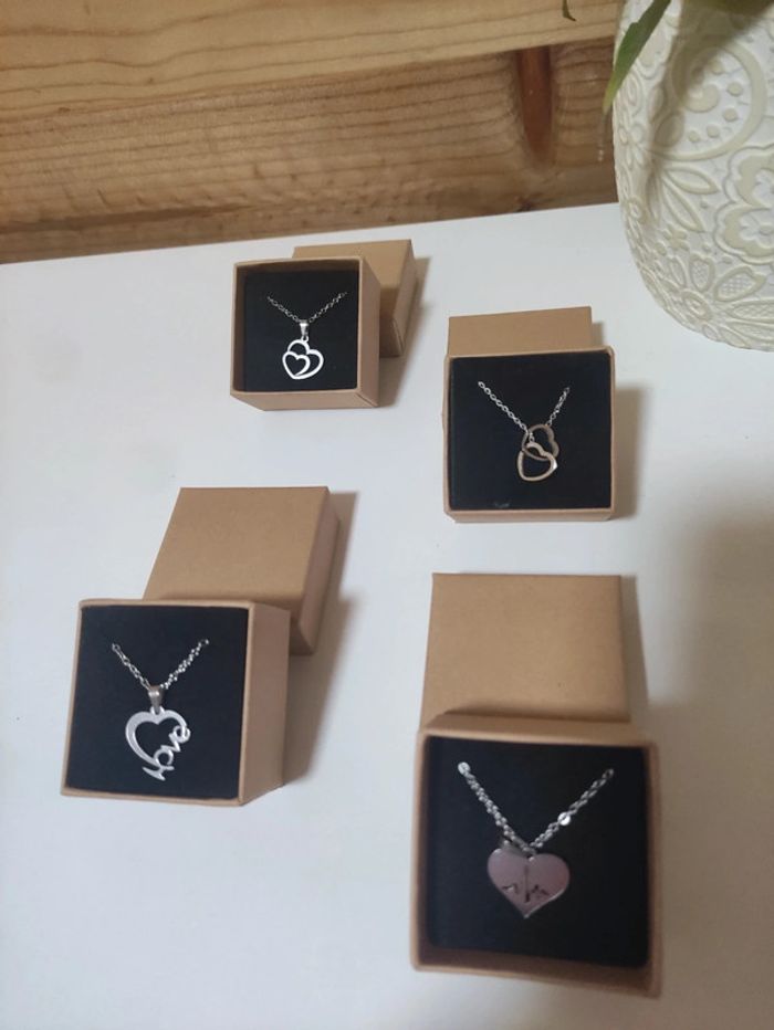 Collier pendentif et boîte - photo numéro 4