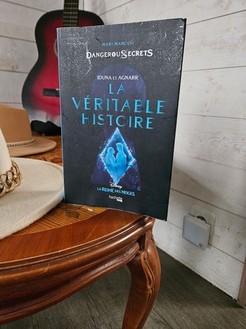 Livre disney  la véritable histoire de iduna et agnarr la reine des neiges