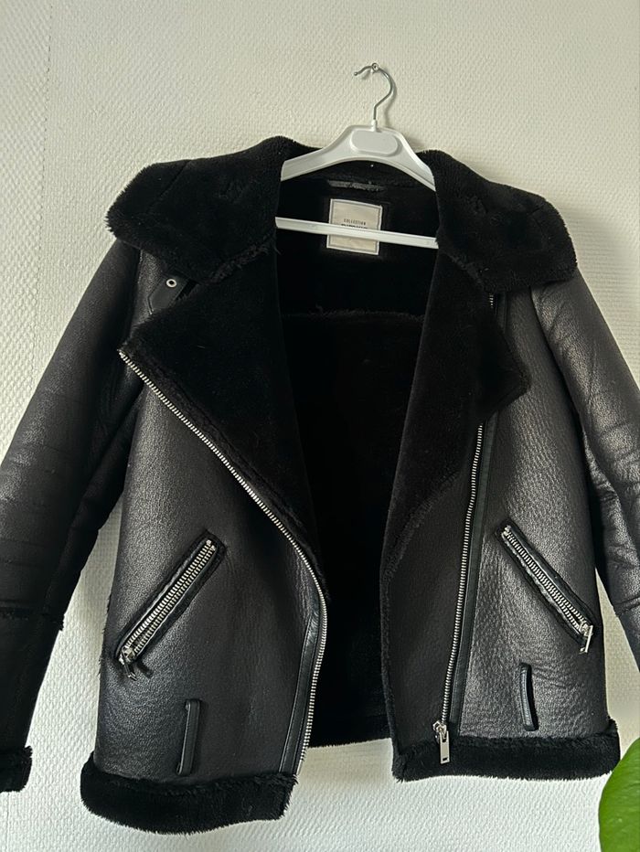 Manteau noir fourré - photo numéro 2