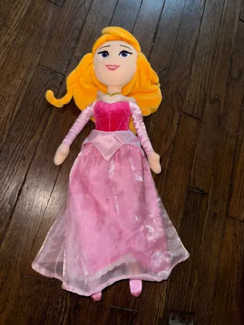 peluche poupée la belle au bois dormant achetée à Disneyland paris