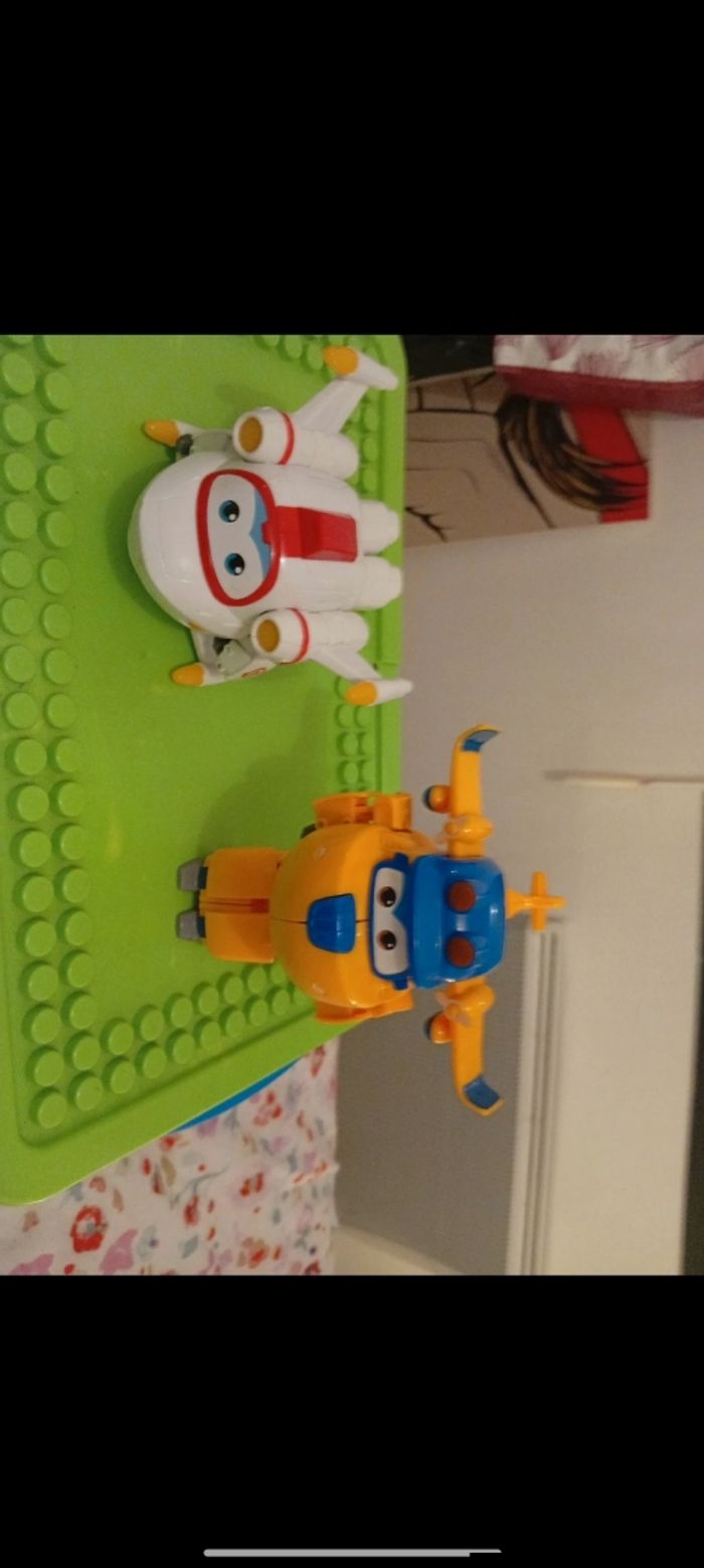Lot de 2 figurines super wings