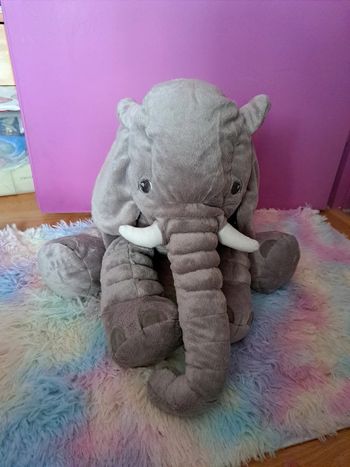 Éléphant en peluche