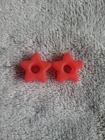 Pampilles étoiles rouges mates 