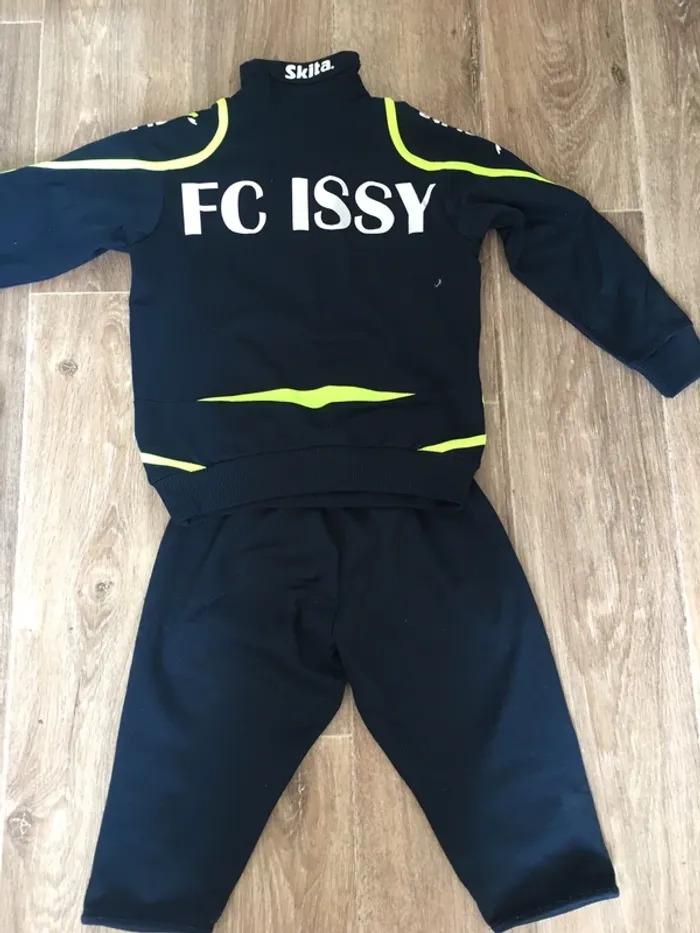 Lot de tenus de foot 8 ans - photo numéro 10