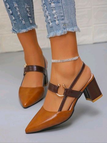 Chaussures à talons élégantes

39.5 Neuf avec étiquette
