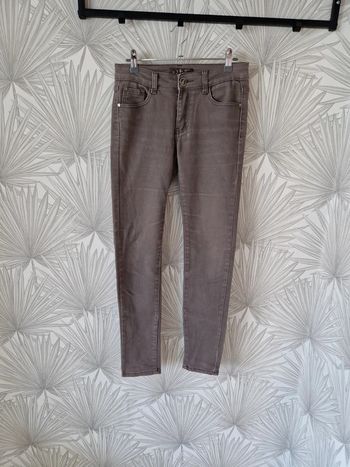 Joli pantalon gris taille 36