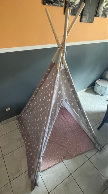 ✨ TIPI enfant en tissu & bois – gris étoilé + tapis rose à pois blancs ✨
