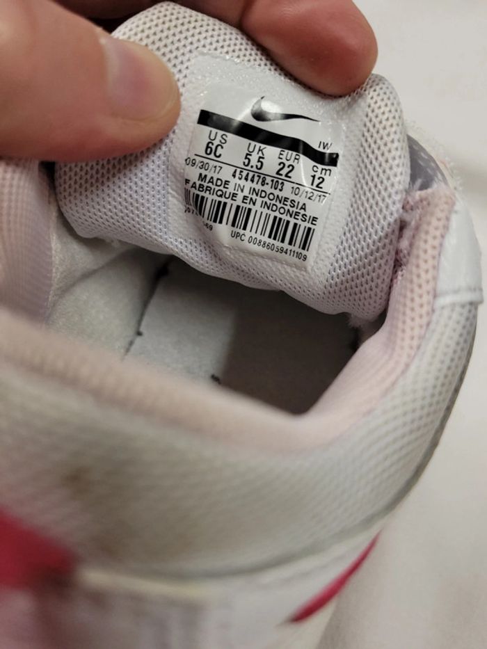 Basket Nike taille 22 - photo numéro 5