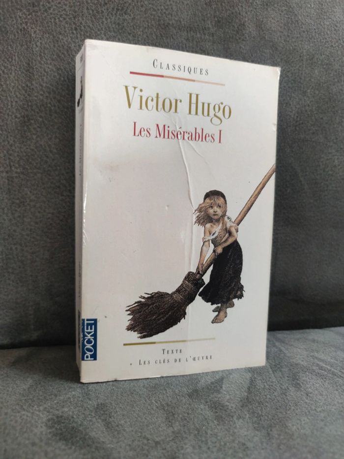 Livre Les Misérables victor hugo