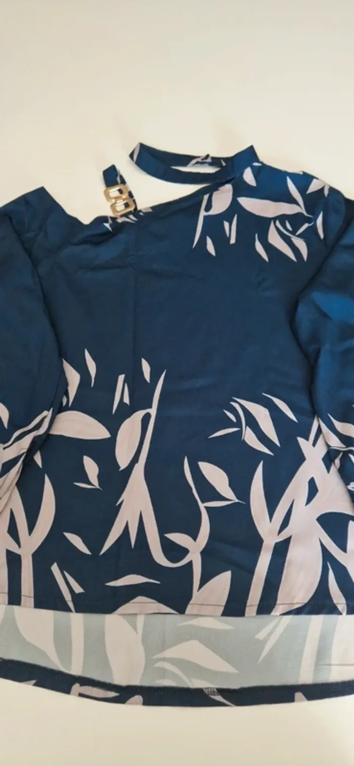 Top beu/beige epaule dénudée - photo numéro 2