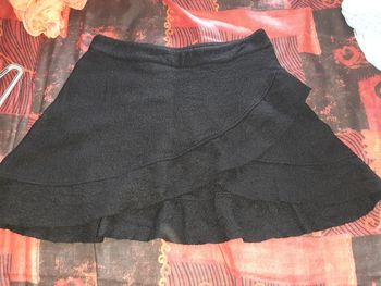 Jolie jupe noire 40