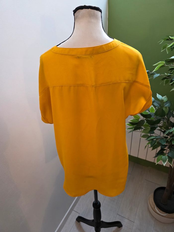 Blouse Kiabi couleur jaune moutarde Taille 38 - photo numéro 2