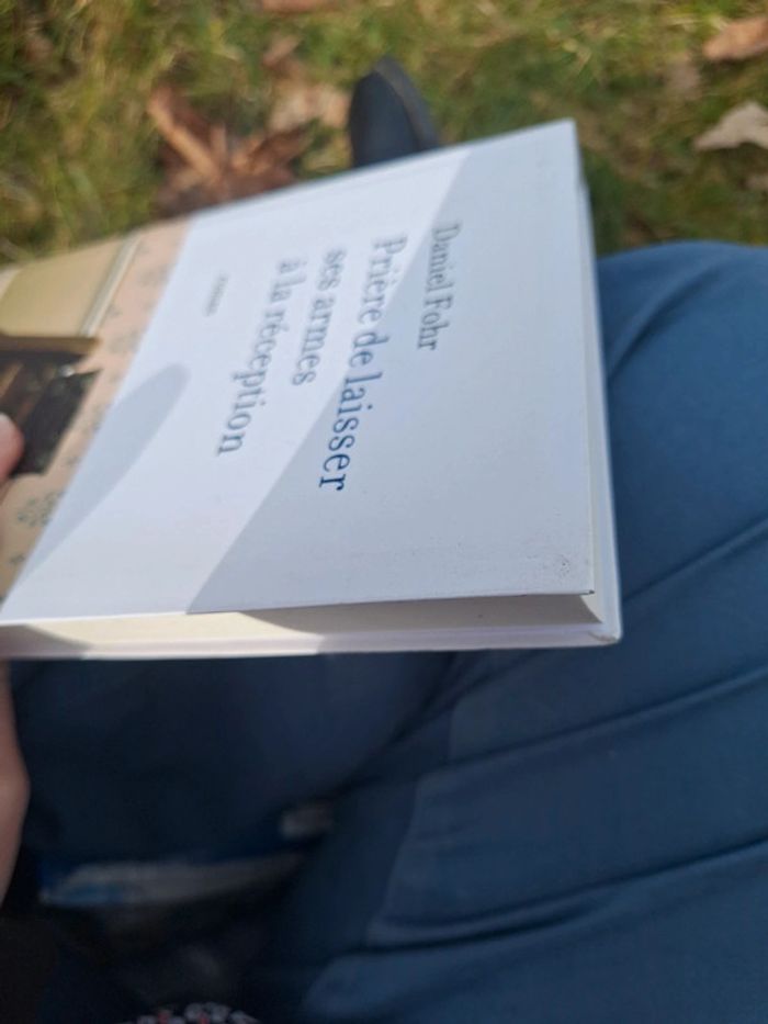 priere de laisser ses armes a la réception - photo numéro 6