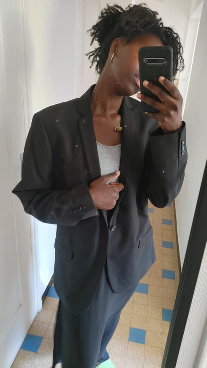 Magnifique blazer noir en excellente état - photo numéro 3
