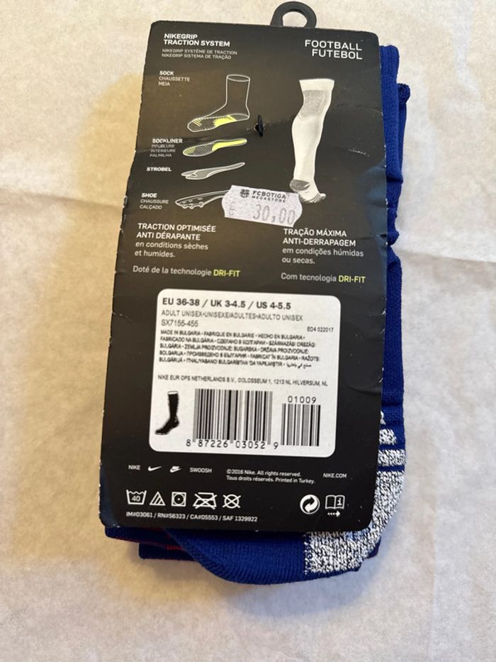Short de foot Nike équipe FC Barcelone avec chaussettes taille 10/12 ans authentique neuf - photo numéro 16