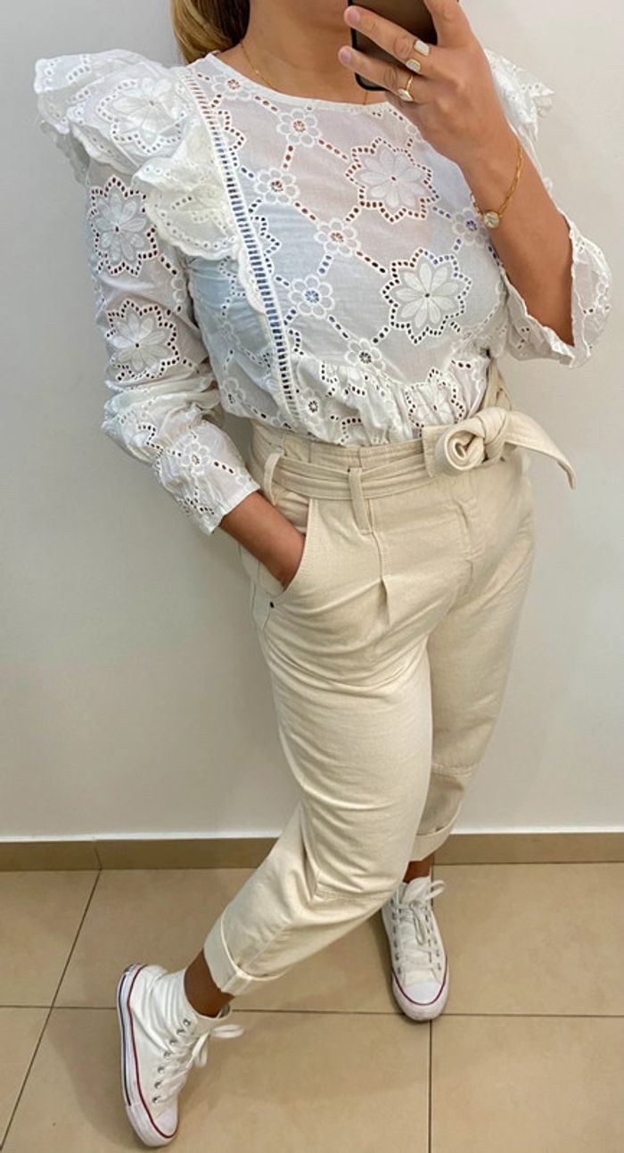 Jolie Blouse Romantique Avec Broderie Anglaise Er Volant Taille S-M - photo numéro 6