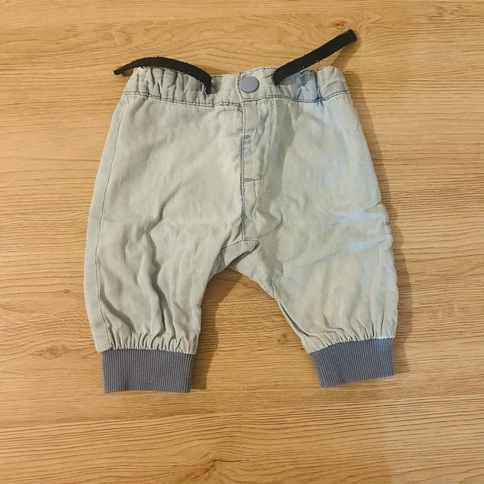 Vend pantalon taille 1 mois - photo numéro 2