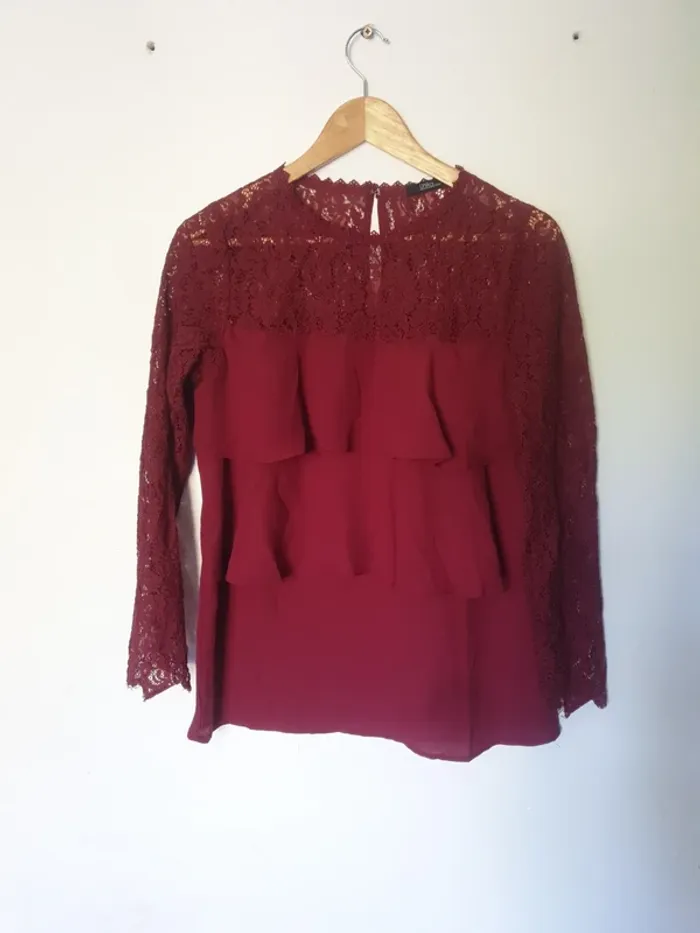 Blouse à volants et broderie A1230