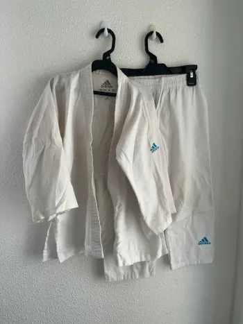 Ensemble kimono Judo Adidas taille 6-7 ans 💫