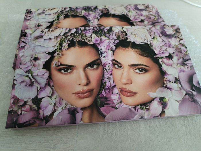Kylie Cosmetics x Kendall Pressed Powder Palette - photo numéro 2