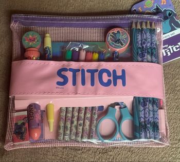 Trousse set de papeterie Stitch