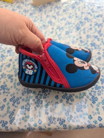 Chaussons Mickey taille 22