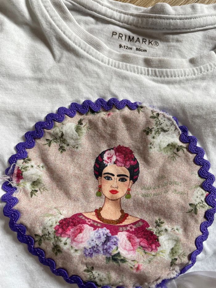 T-shirt Primark 9-12 mois Frida Kahlo - photo numéro 2