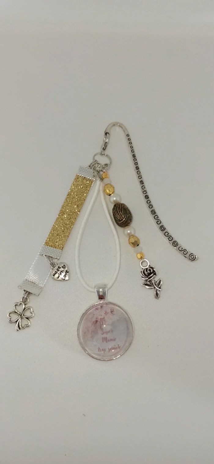 Cadeau mamie, bijoux de sac ou marque page " mamie trop géniale "