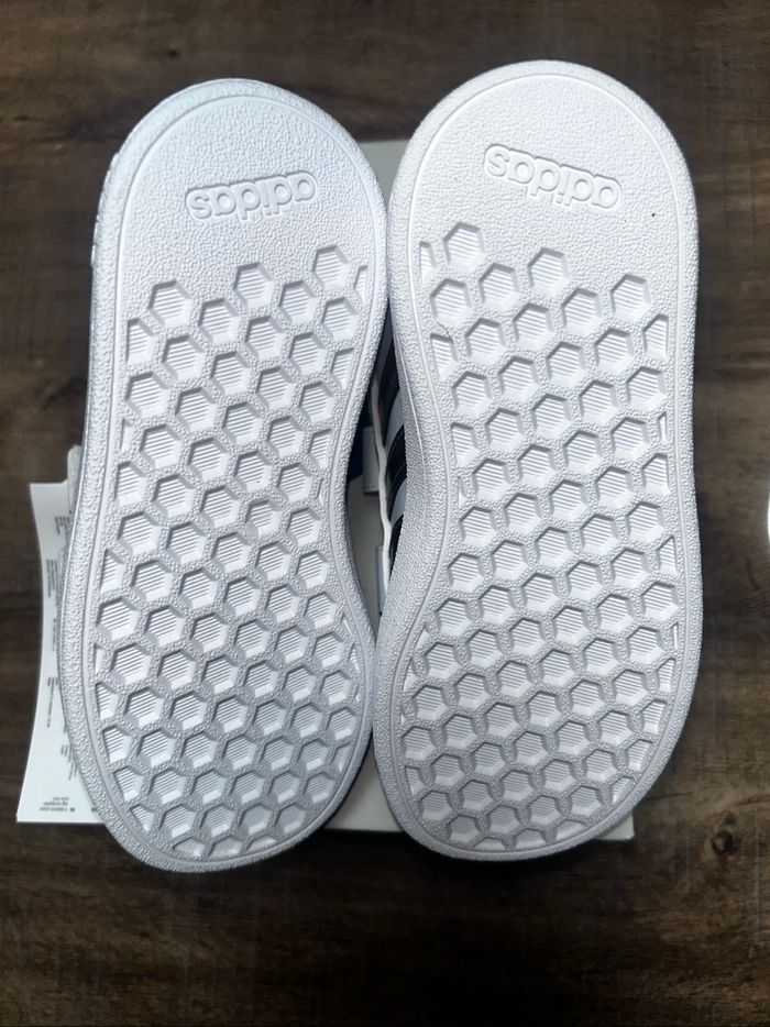 Baskets adidas neuf - photo numéro 4
