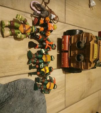 Camion et figurines tortue ninja