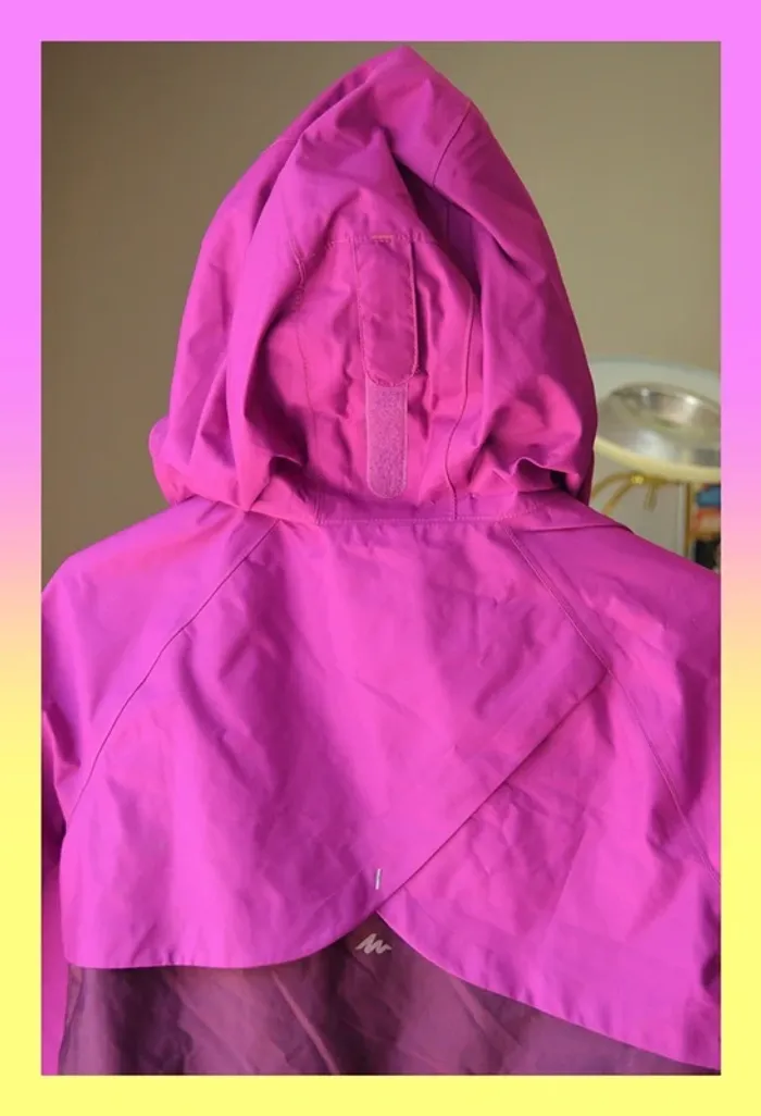 Veste coupe-vent Decathlon 8 ans fuchsia très bon état - photo numéro 5