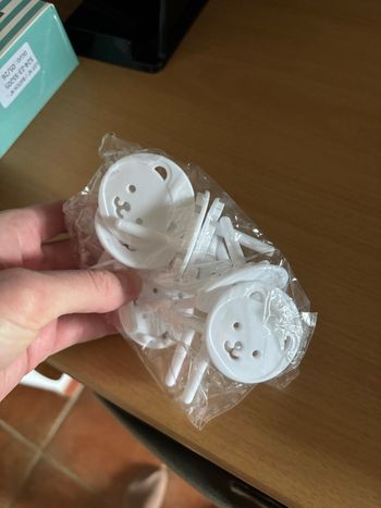 Lot cache prise chat 